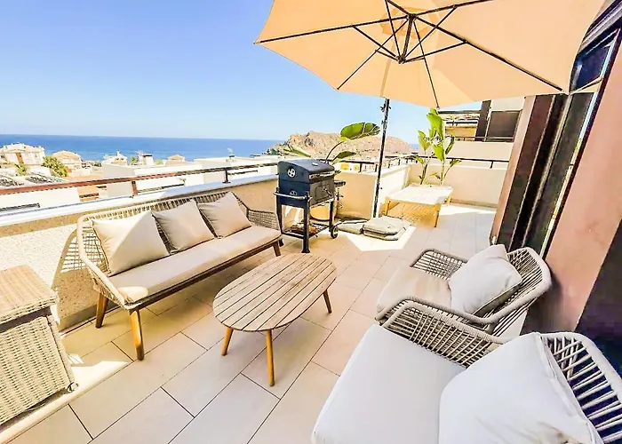 Luxury Designer Apartment - Unbeatable Sea Views