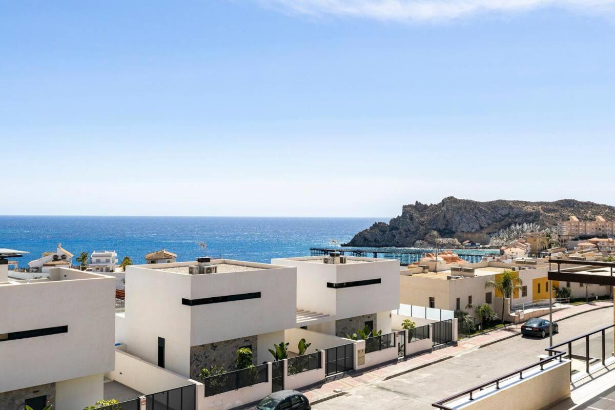 Luxury Designer - Unbeatable Sea Views *