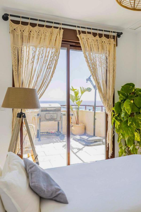 Luxury Designer - Unbeatable Sea Views *